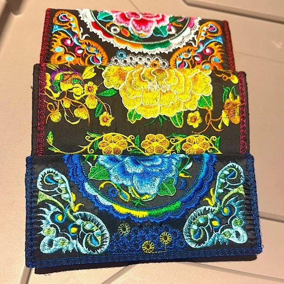 Colorful Embroidered Floral Wallets, Set of 3 🌼 🌺 🪻 - Picture 3 of 6
